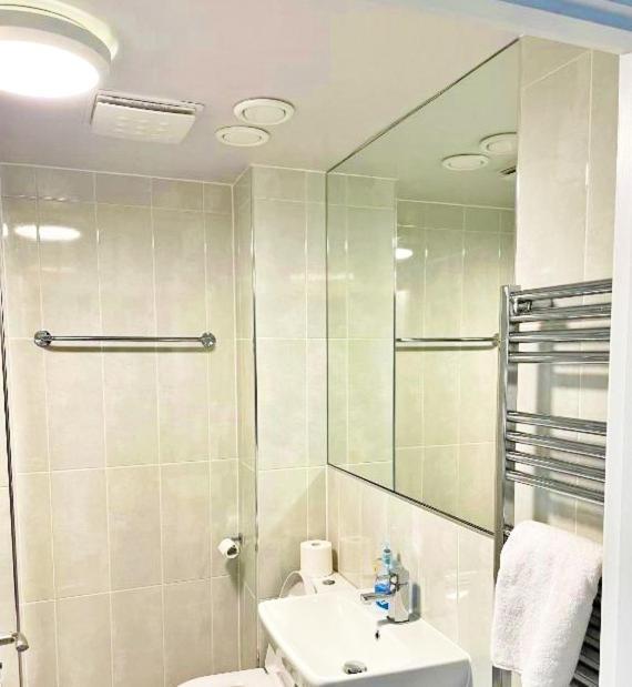 3 Bed House With Parking Near Airport Villa Edinburgh Ngoại thất bức ảnh